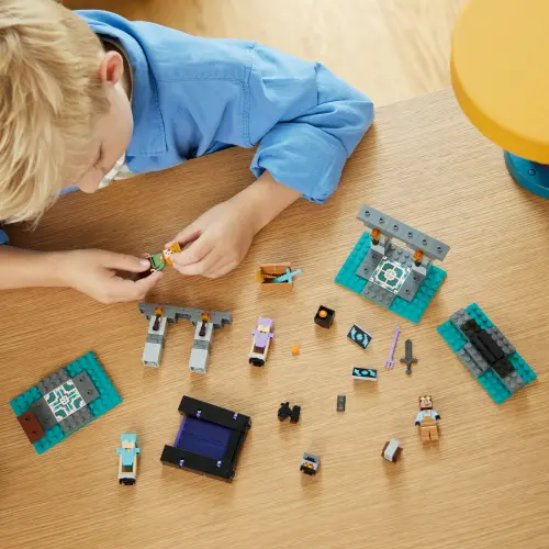 LEGO Minecraft 21252 The Armory 203 Pcs — imagen 8