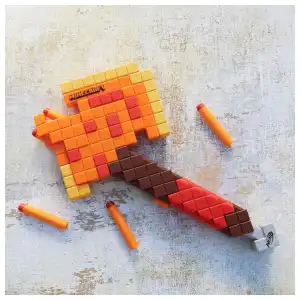 Hasbro Nerf Minecraft Firebrand Dart Blasting Axe 6 Darts (40 cm) miniatura 12